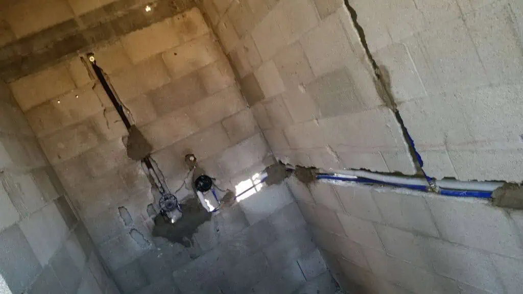 תשתיות מים בקירות