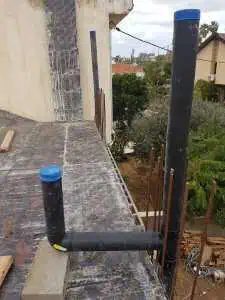 הכנה לצינור מי גשם גג